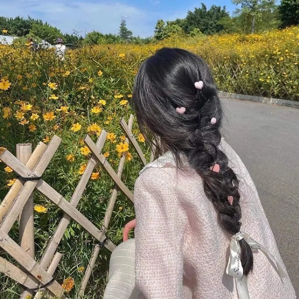 模仿女孩